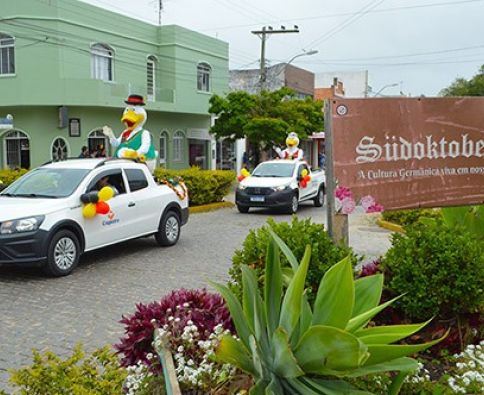 Alegria pela cidade em alusão a Südoktoberfest