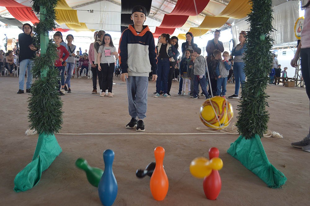 Segunda-feira marcada por diversão e muita dança